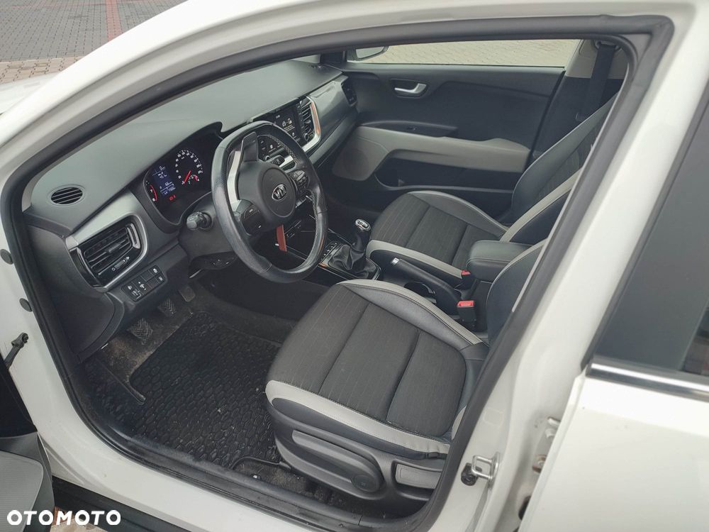 Kia Stonic 1.4 L - 10