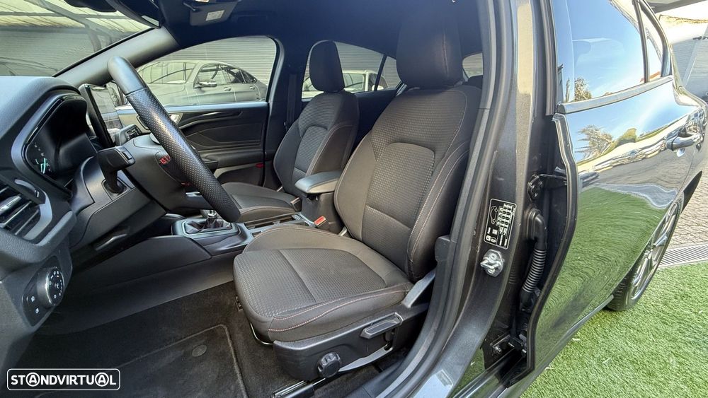 Ford Focus 1.0 EcoBoost MHEV ST-Line - 22