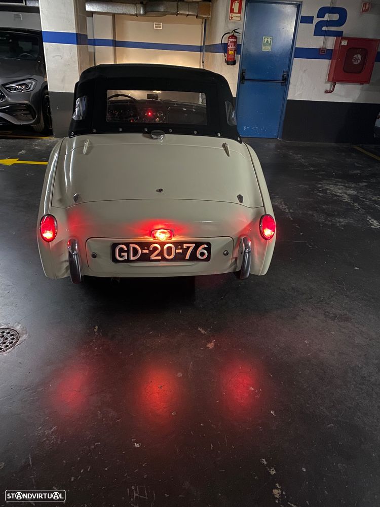 Triumph TR2 - 12