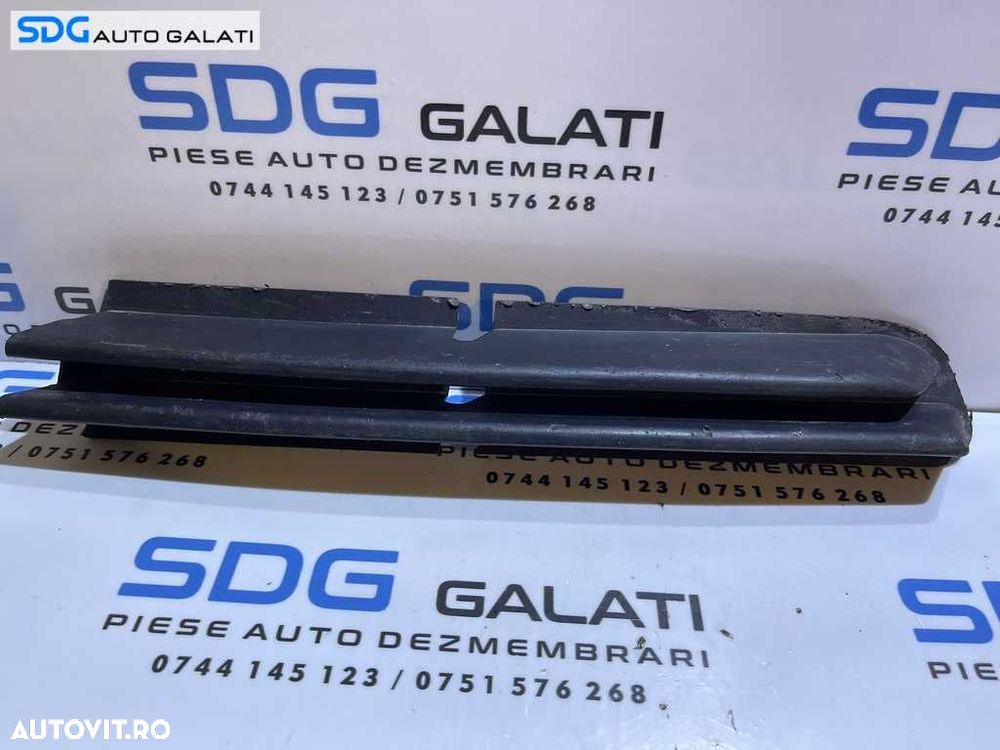 Grila Ornament Bandou Dreapta Spoiler Bara Fata BMW Seria 3 E46 1997 - 2001 Cod 8226612 51118226612 [V0231] - 1
