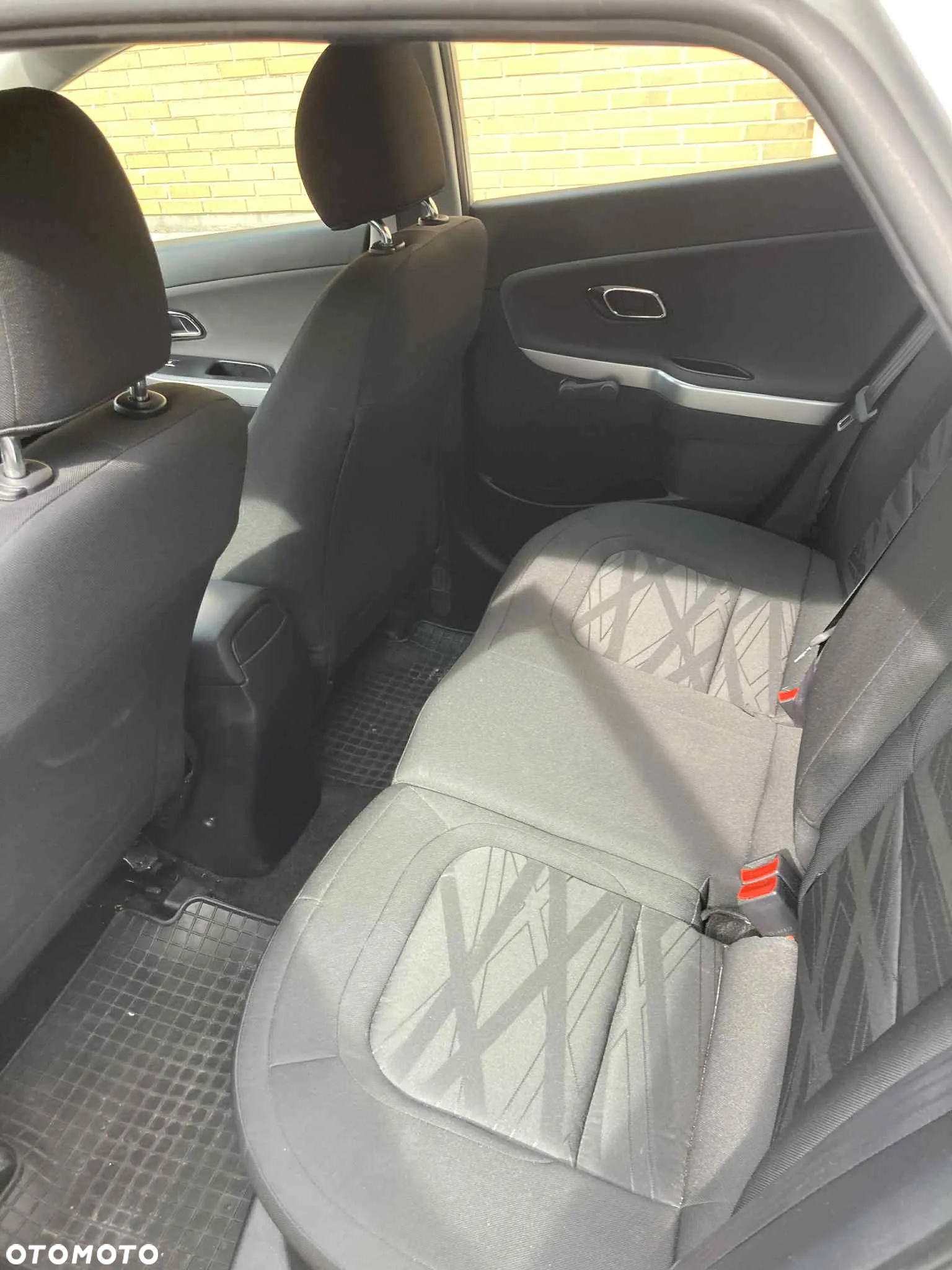 Kia Ceed - 10
