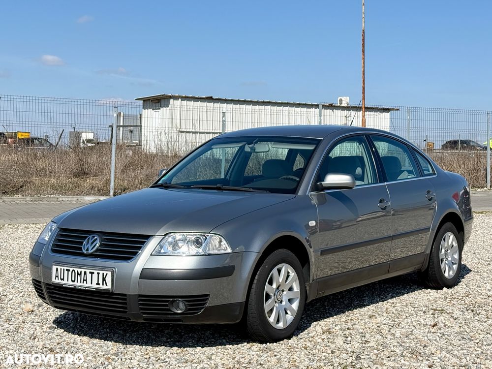 Volkswagen Passat - 1