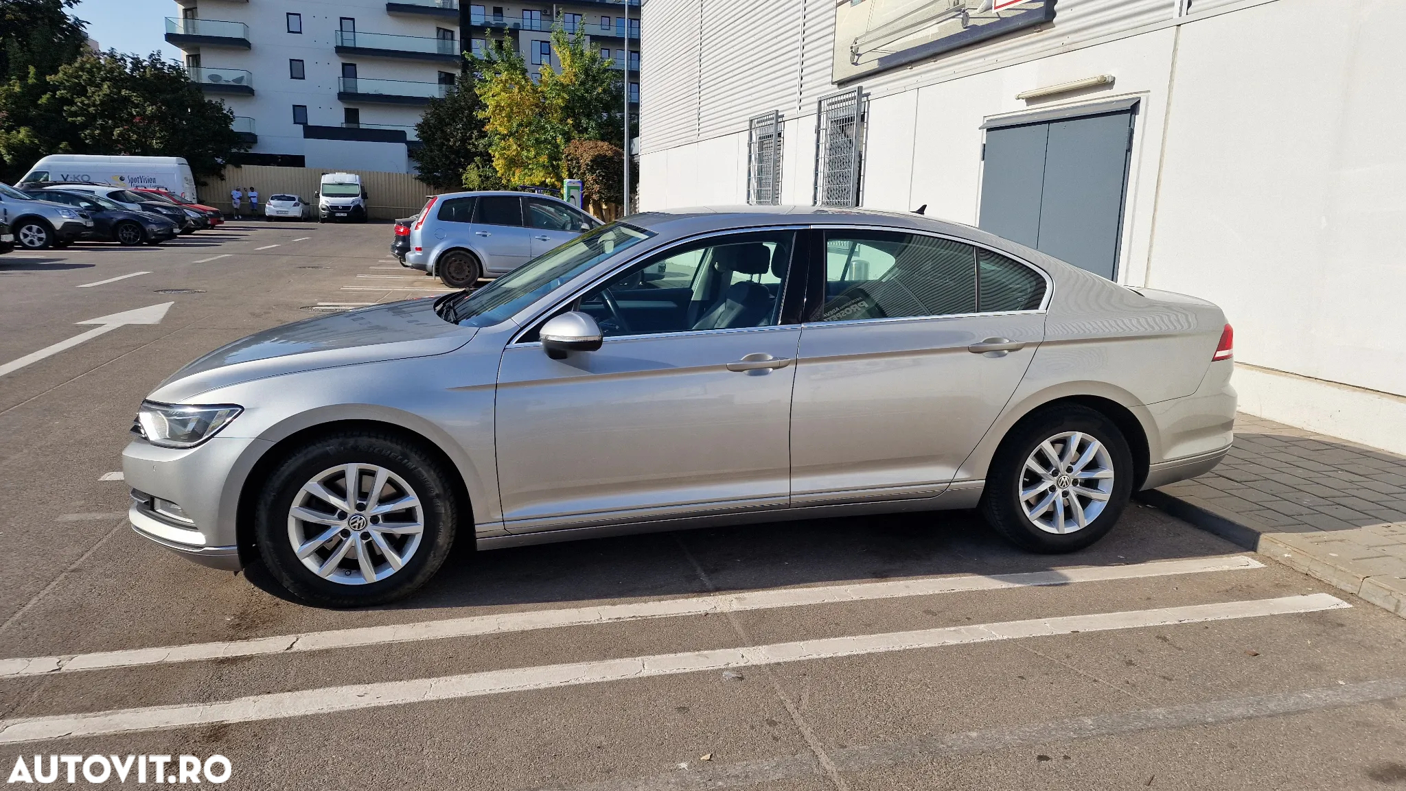 Volkswagen Passat - 4