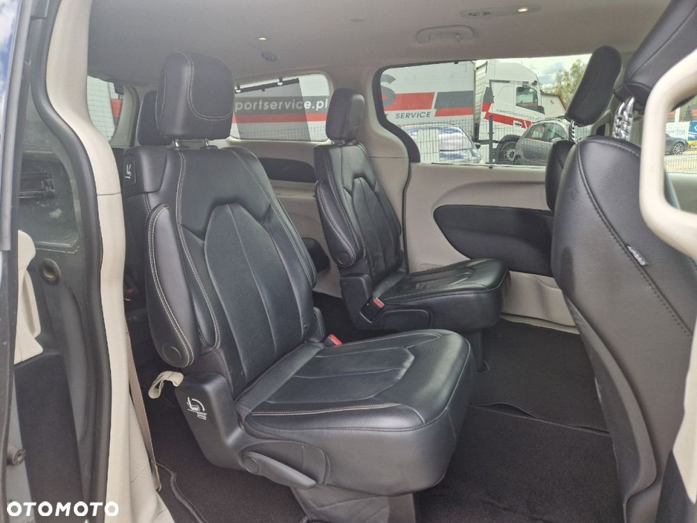 Chrysler Pacifica - 20