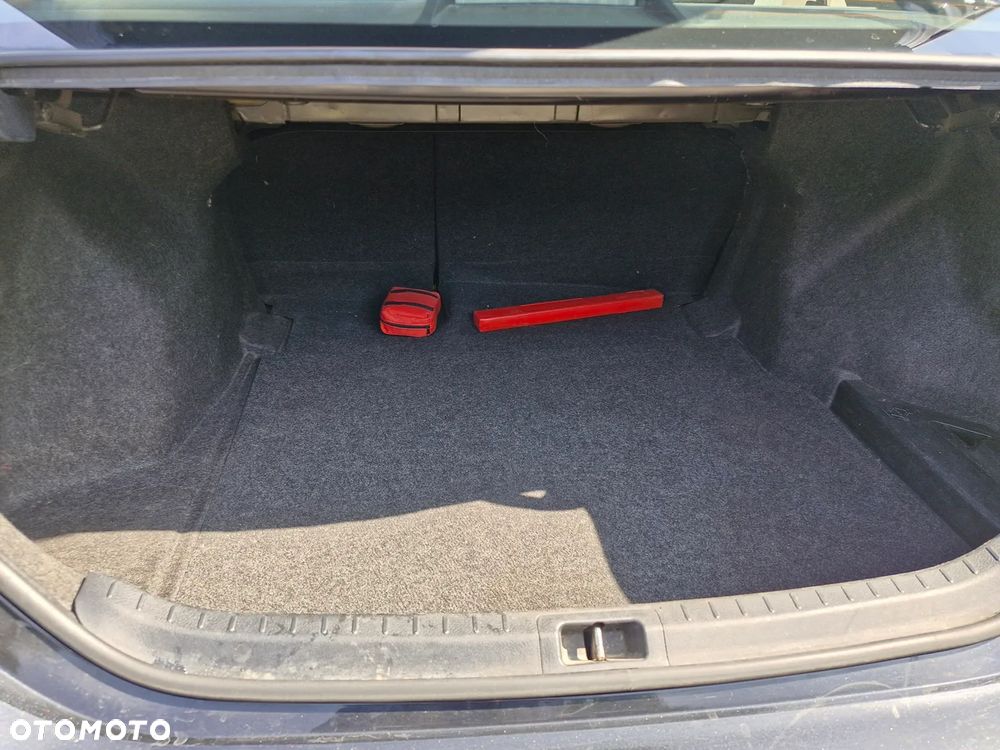 Toyota Corolla - 32