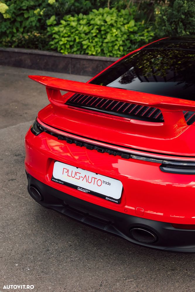 Porsche 911 Carrera 4 GTS PDK - 10