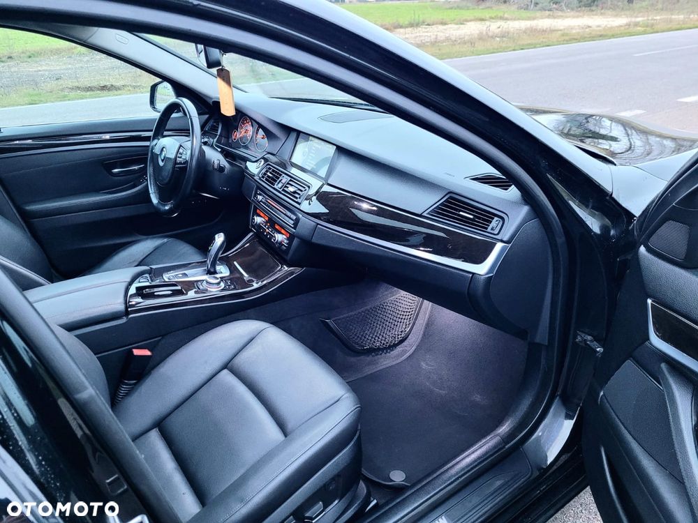 BMW Seria 5 528i - 7
