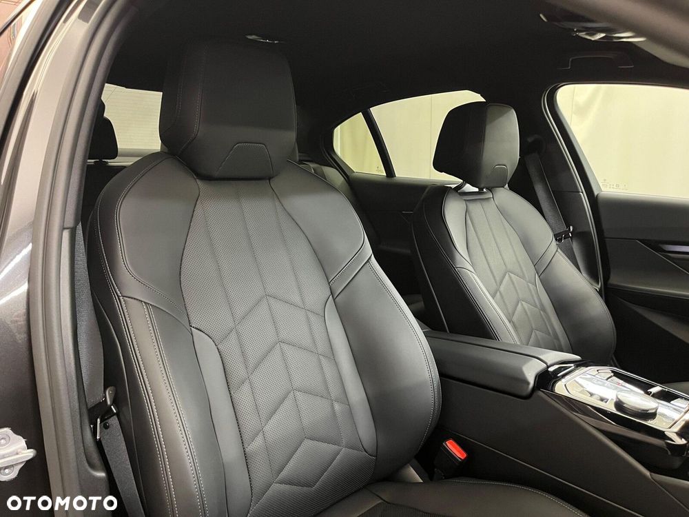 BMW Seria 5 520d xDrive mHEV M Sport - 37