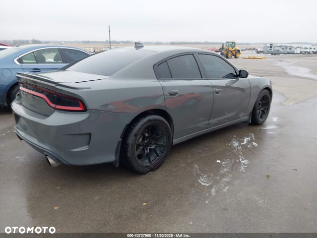 Dodge Charger 5.7 R/T - 8