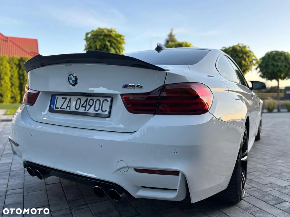 BMW M4 Coupe DKG - 12