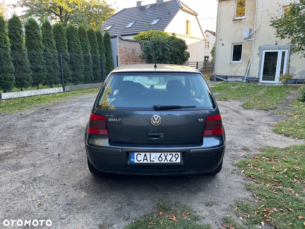 Volkswagen Golf - 6