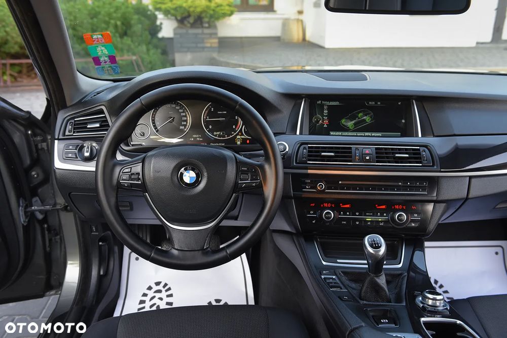 BMW Seria 5 518d Luxury Line - 34