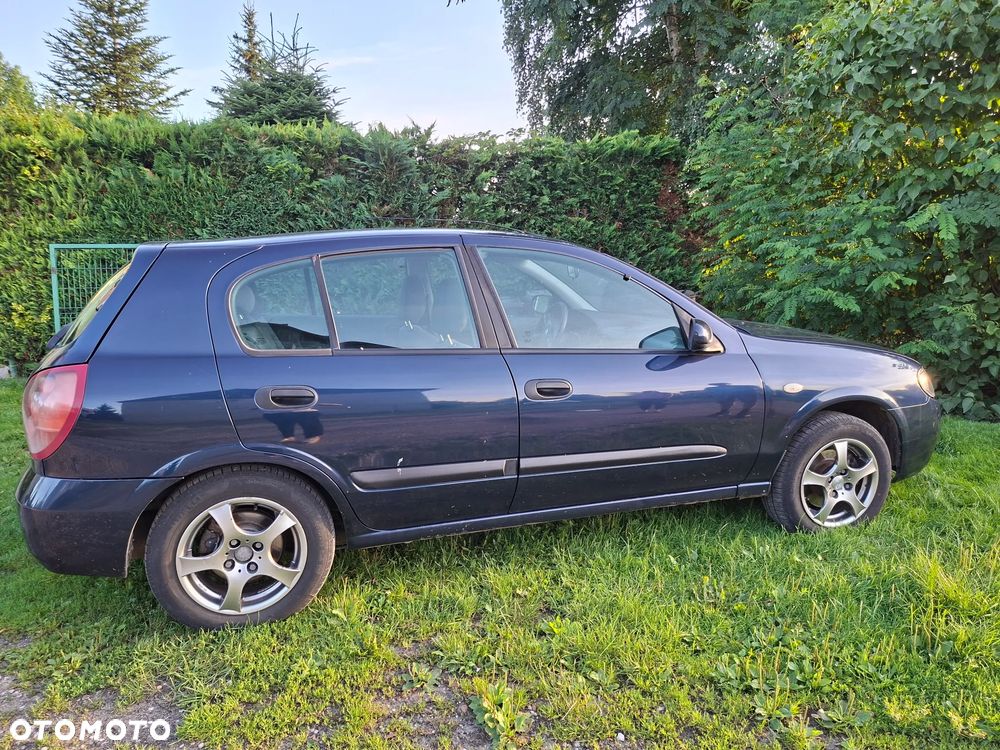 Nissan Almera 1.5 Base - 4
