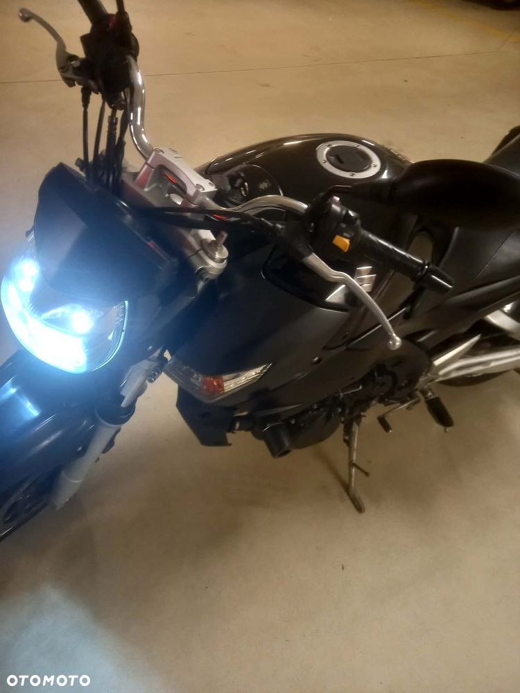 Suzuki GSR - 4
