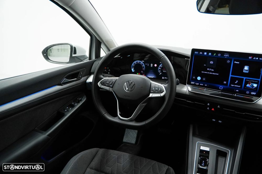 VW Golf 1.5 eTSI Urban DSG - 18