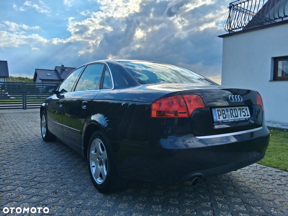 Audi A4 Limousine - 3