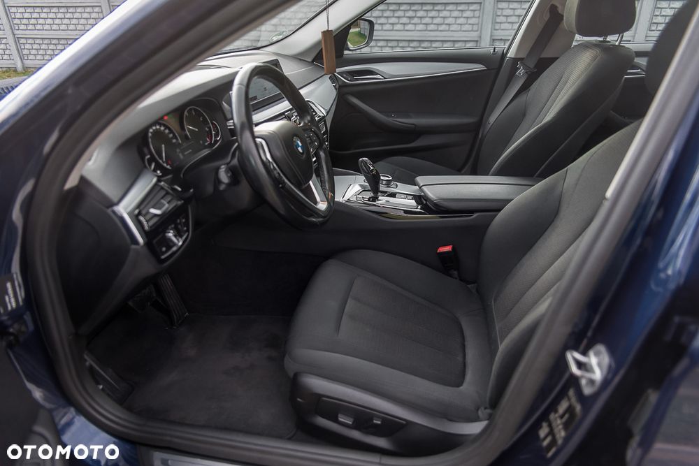 BMW Seria 5 525d - 29