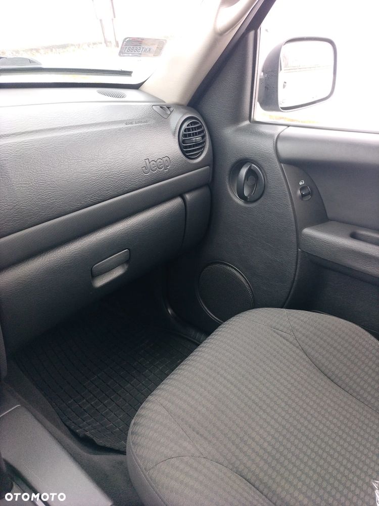 Jeep Cherokee - 24