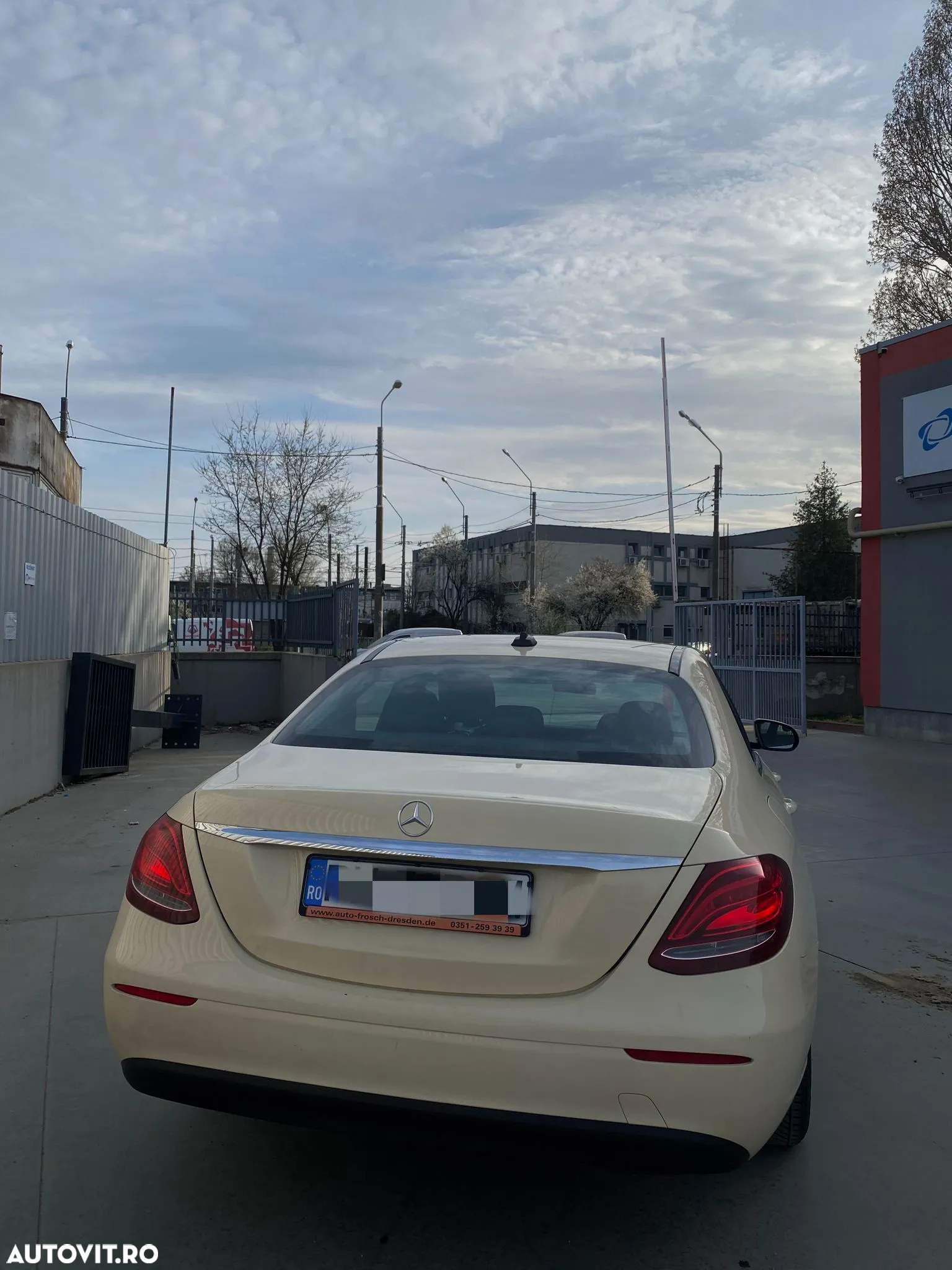 Mercedes-Benz E 200 d 9G-TRONIC Avantgarde - 2
