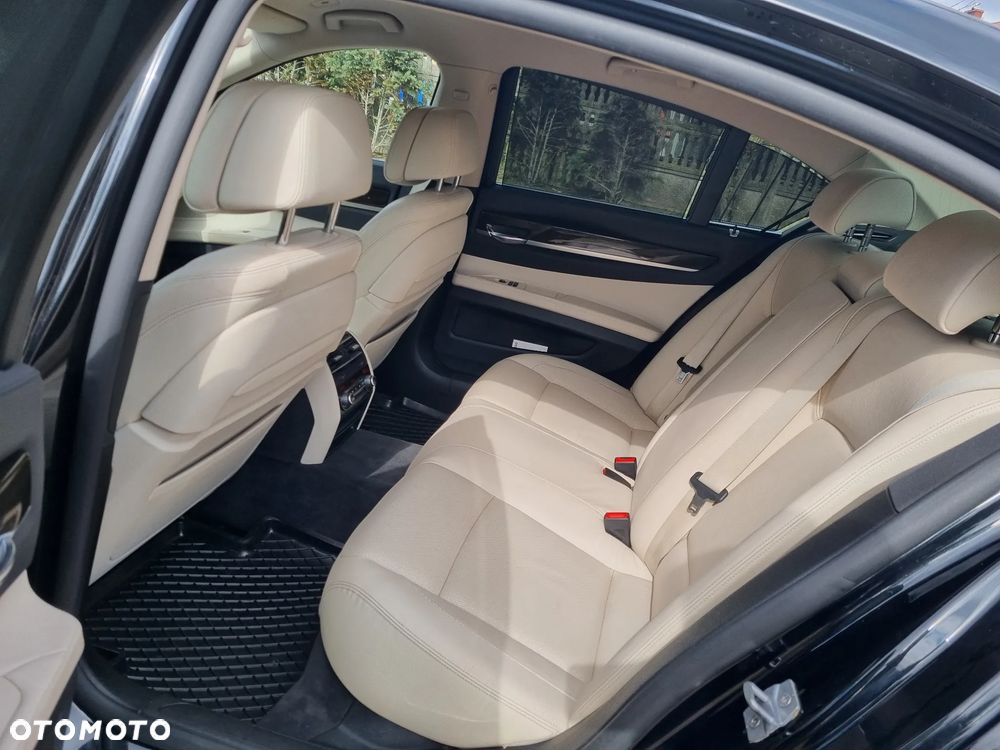 BMW Seria 7 740d xDrive - 26