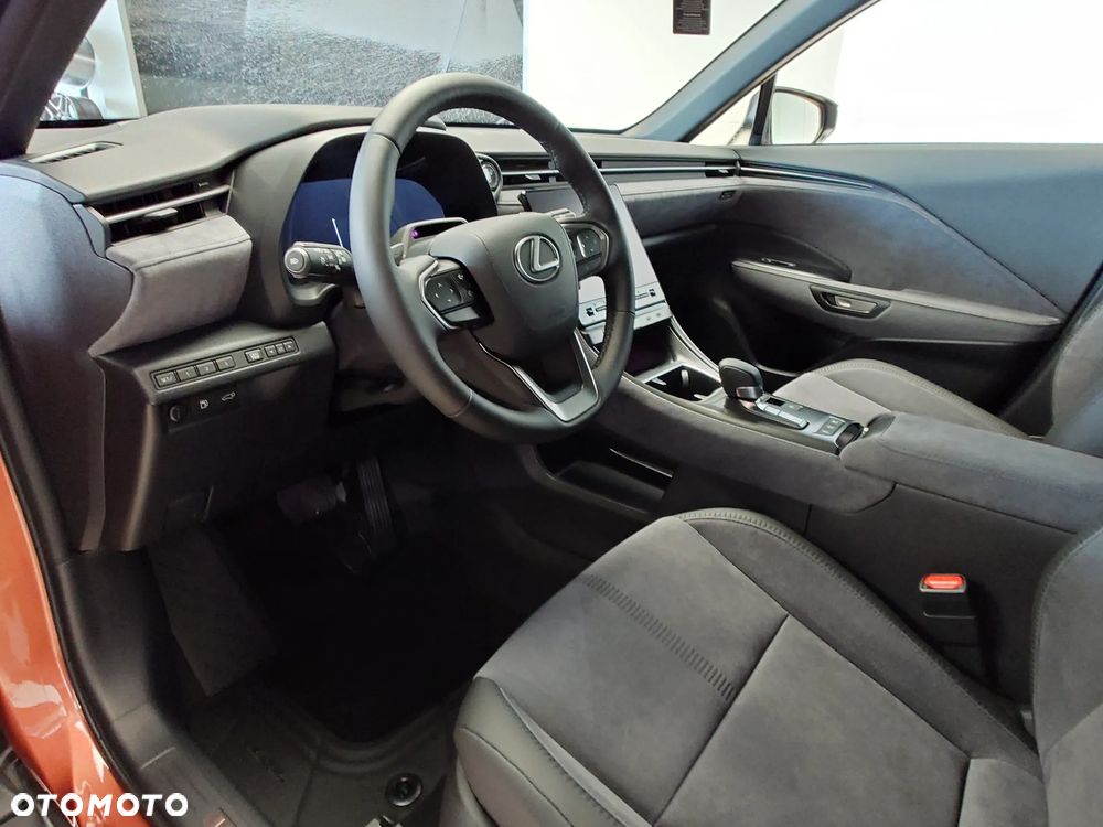 Lexus LBX - 11
