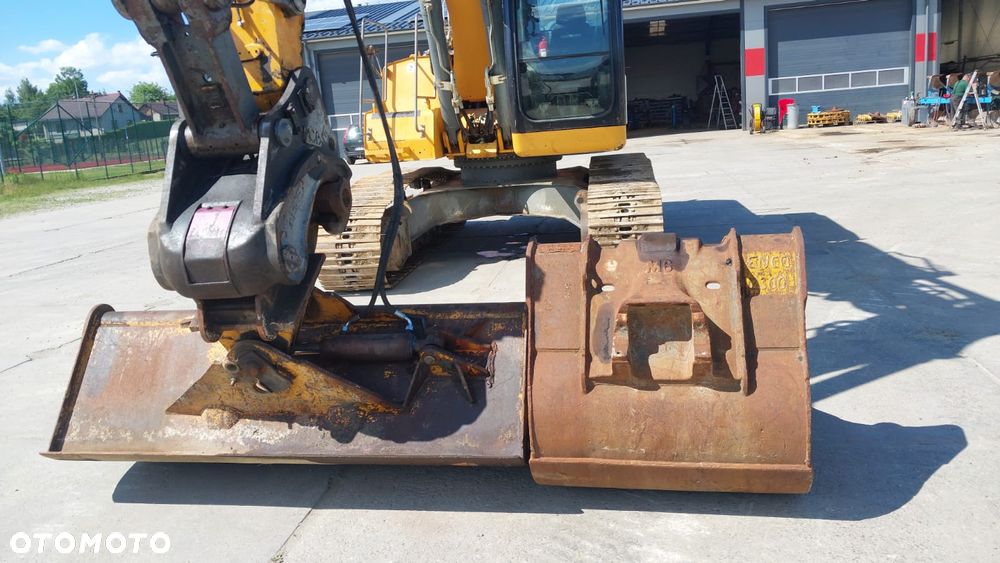 Liebherr R922 - 11