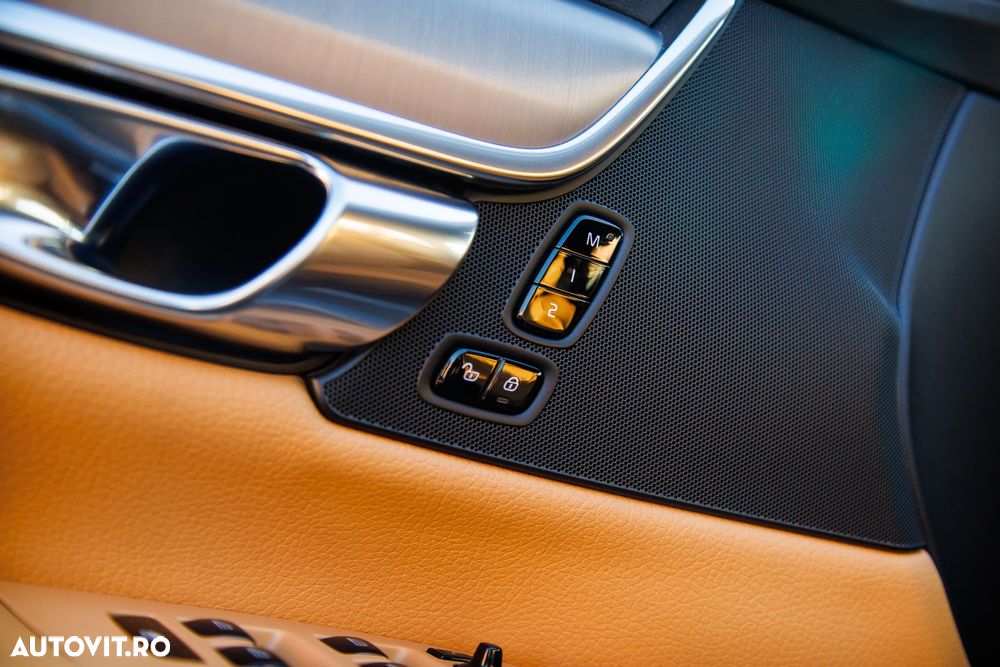 Volvo S90 D5 AWD Geartronic Momentum Pro - 15