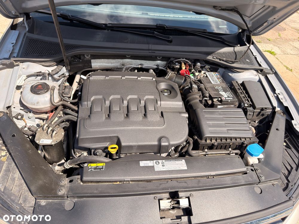 Volkswagen Passat 2.0 TDI SCR DSG 4Motion Business - 23