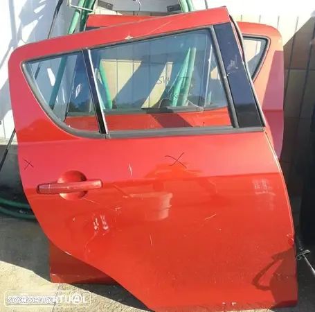 Portas Susuki Swift de 2012, traseiras esquerda e direita. - 1