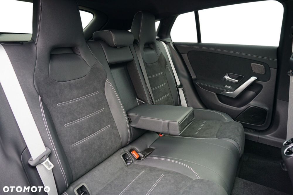 Mercedes-Benz CLA 200 AMG Line 7G-DCT - 9