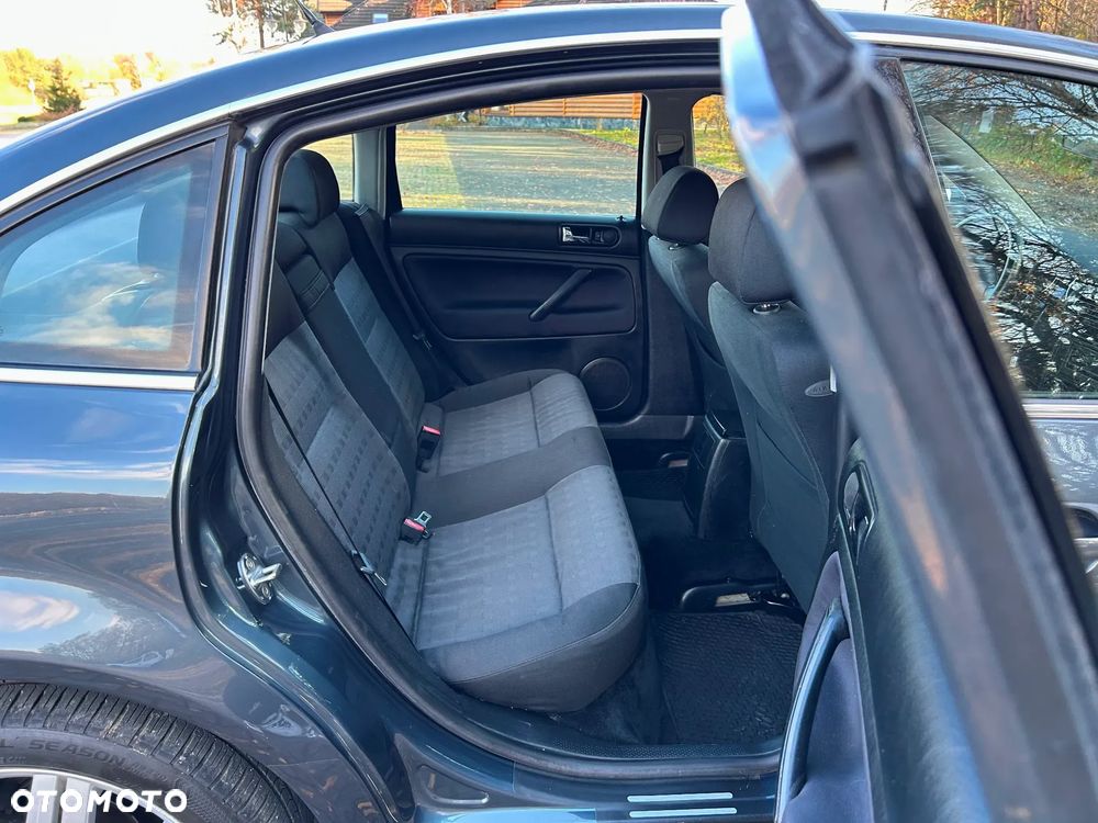 Volkswagen Passat 1.9 TDI Highline - 14