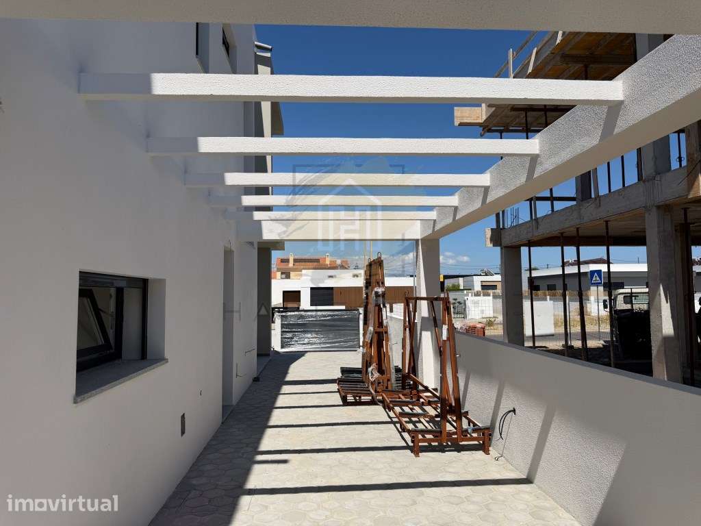 Moradia Nova T4 com Piscina em Azeitão- Vista Serra da Arrábida - Grande imagem: 3/35