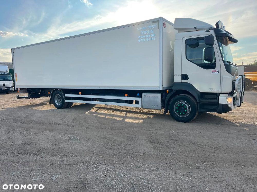 Volvo Wynajem solówka izoterma z windą 4500 ZŁ MIESIĄC - 3