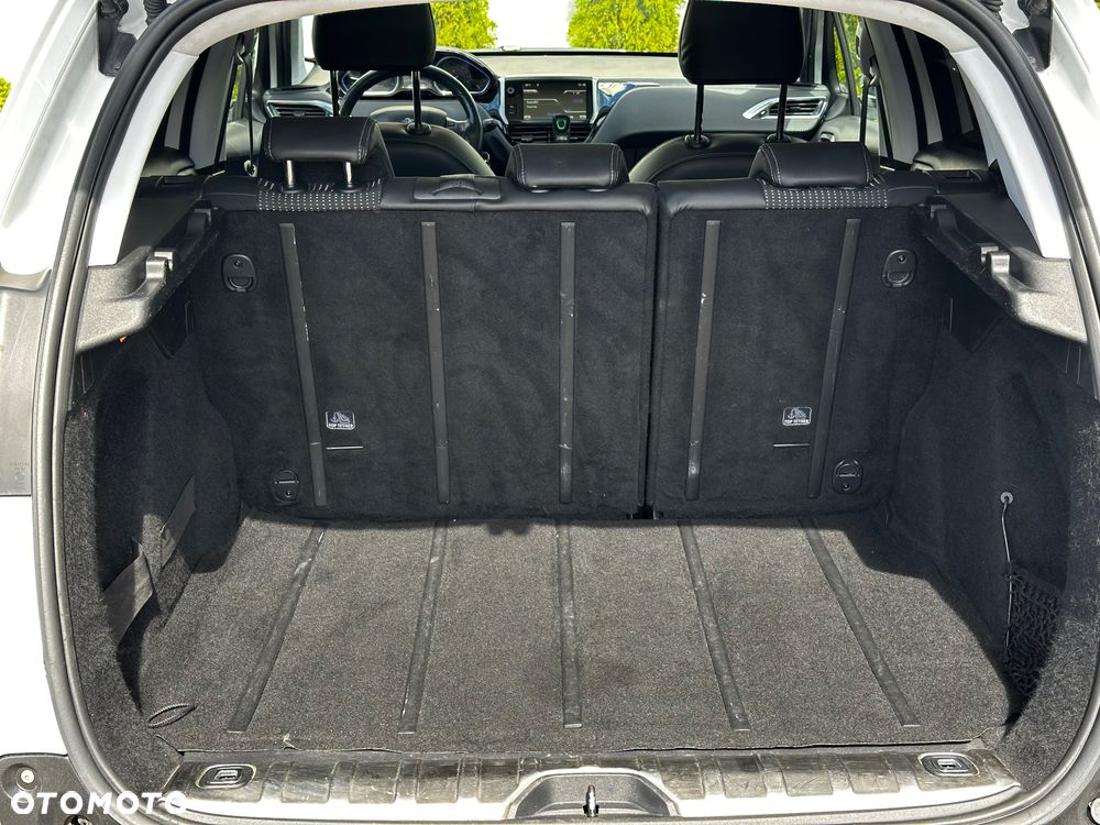 Peugeot 2008 1.6 e-HDi Allure S&S - 13