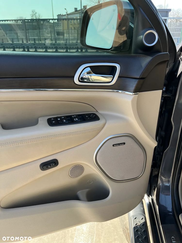 Jeep Grand Cherokee 5.7 V8 HEMI Overland Summit - 31