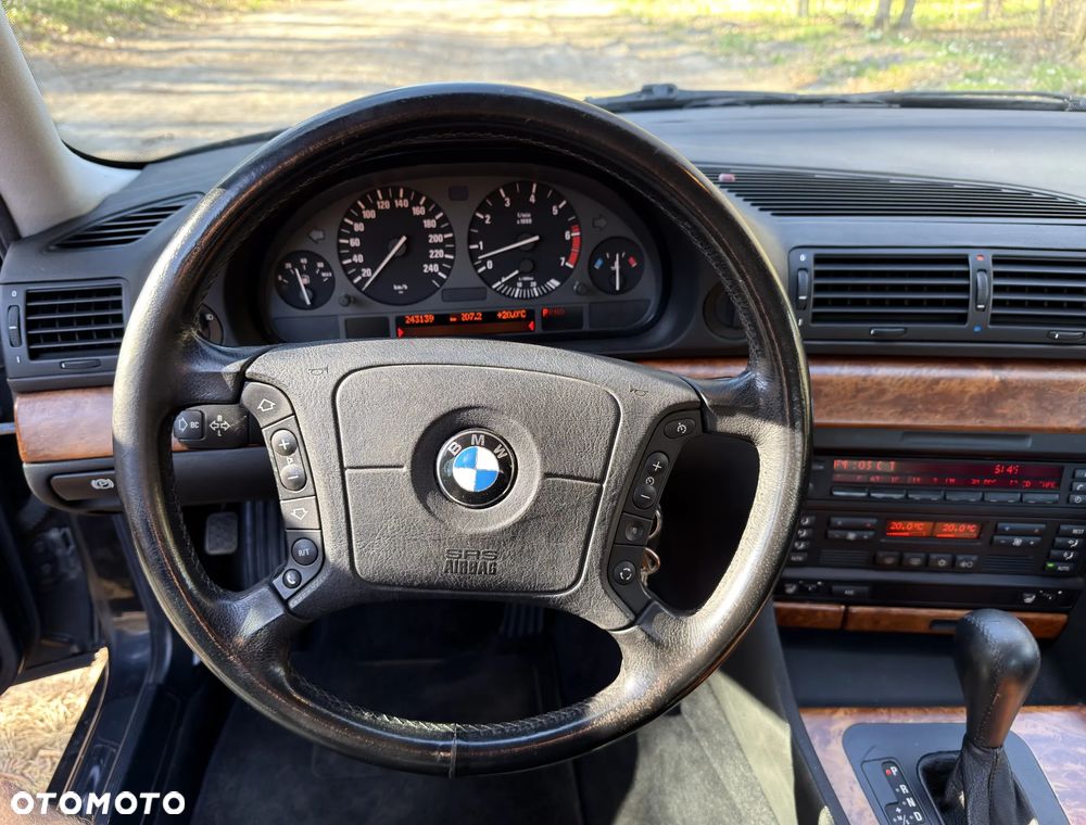 BMW Seria 7 - 16