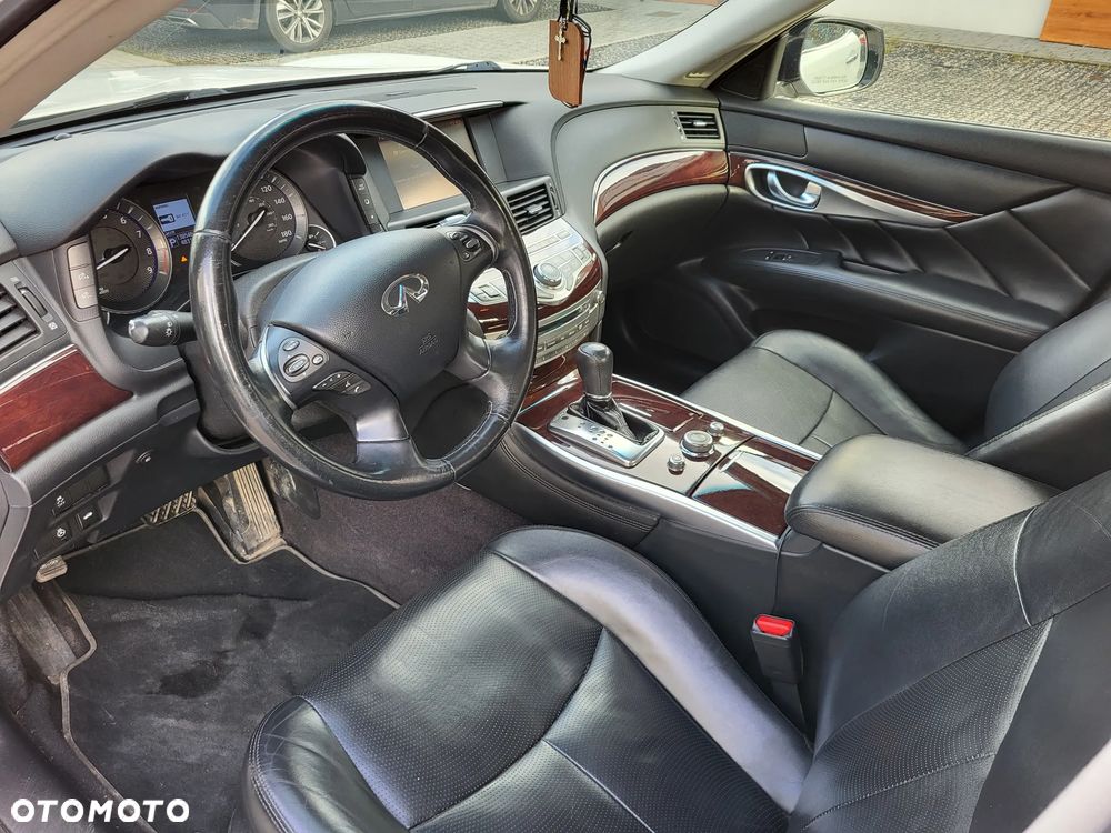 Infiniti Q70 - 10