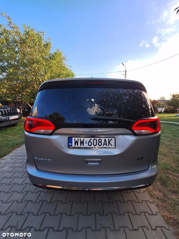 Chrysler Pacifica - 7