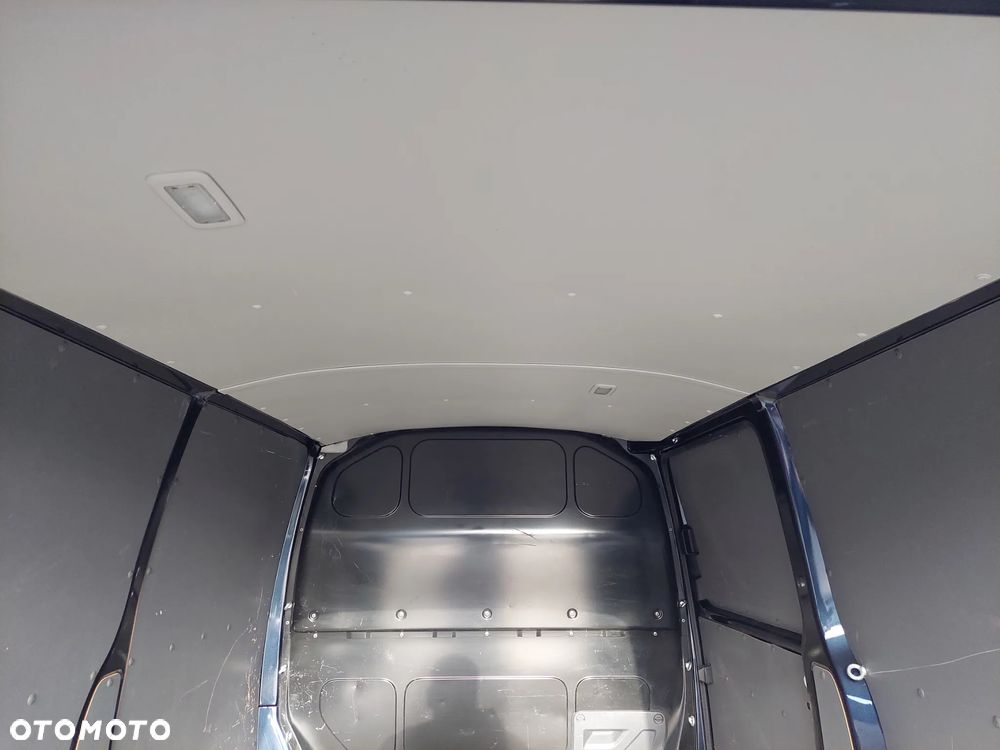 Volkswagen Transporter - 30