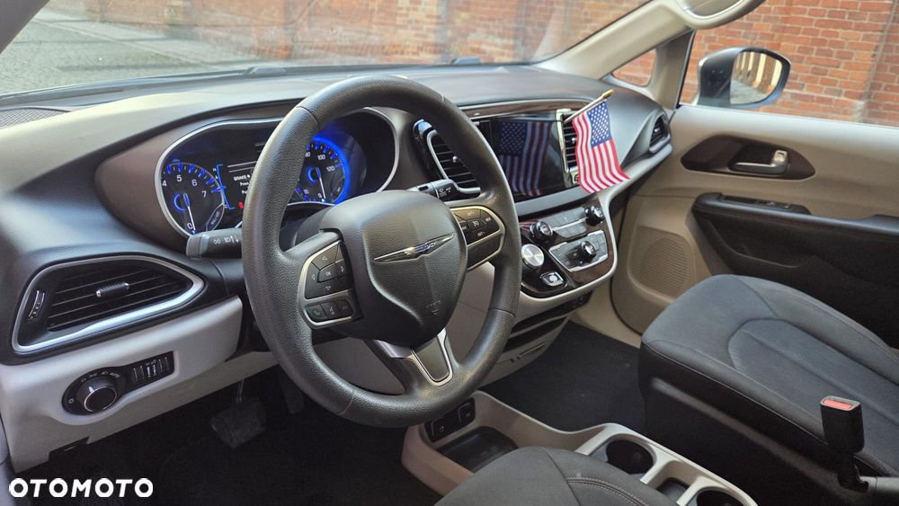 Chrysler Pacifica - 5