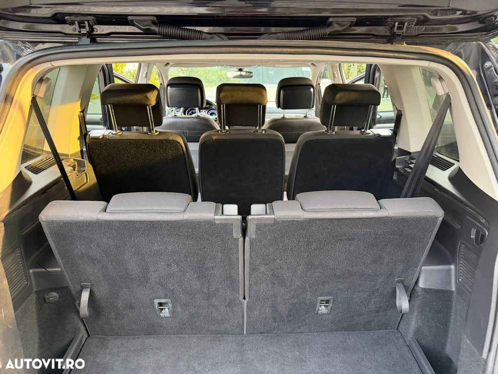 Volkswagen Touran - 8