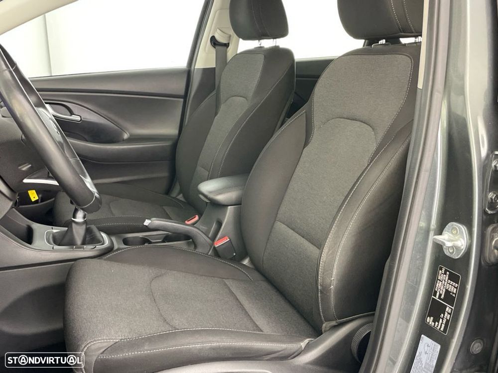 Hyundai i30 1.6 CRDI STyle — fotografia 17