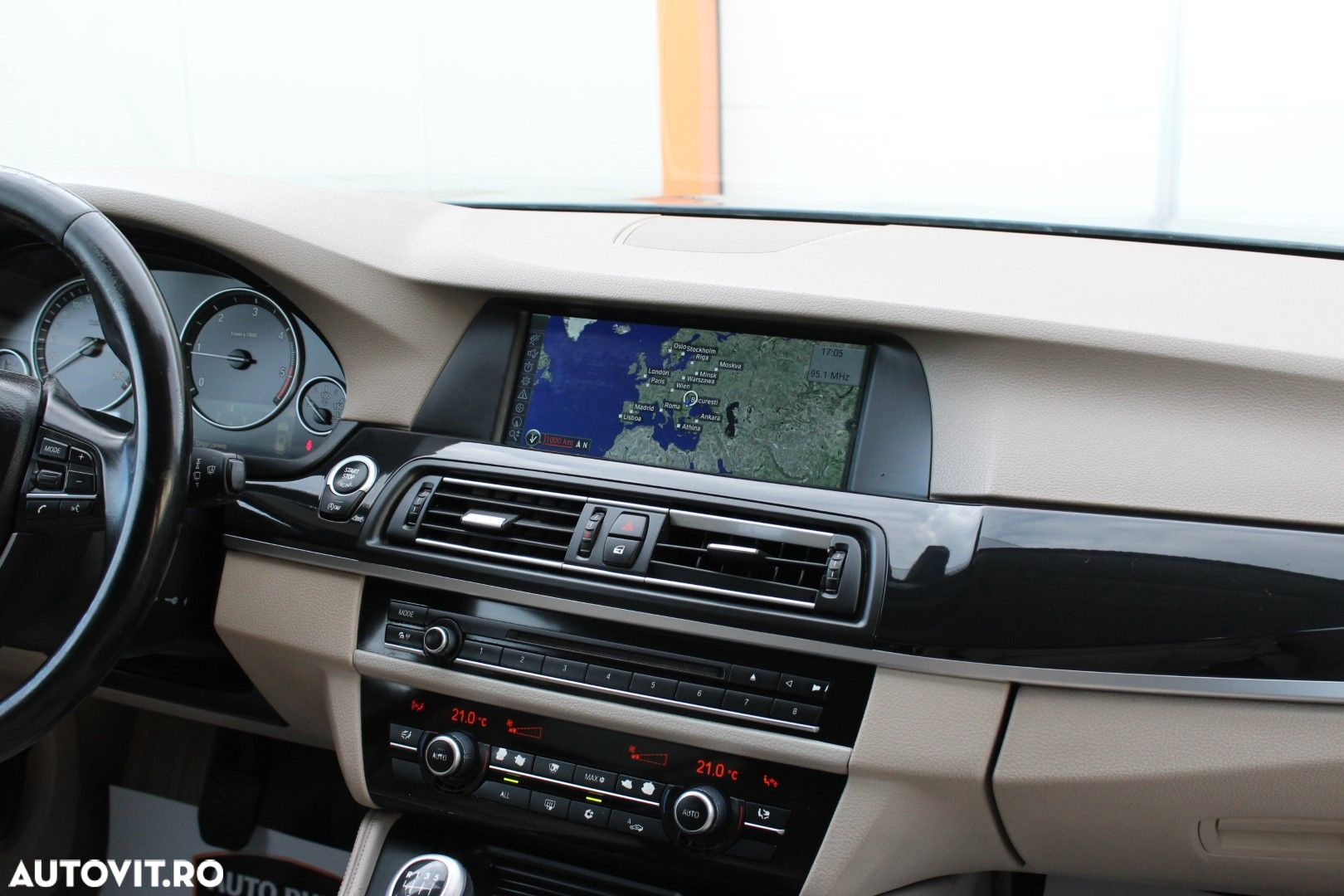 BMW Seria 5 520d Touring - 15