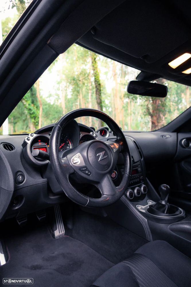 Nissan 370 Z Black Edition - 10