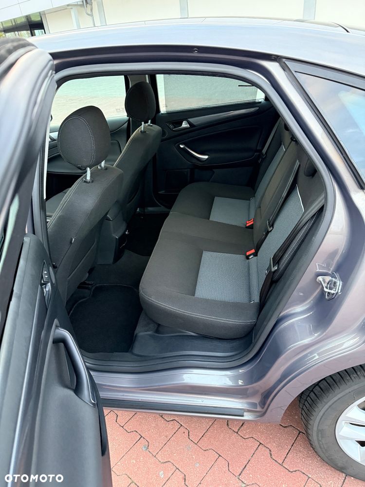 Ford Mondeo 2.0 TDCi Ghia - 16