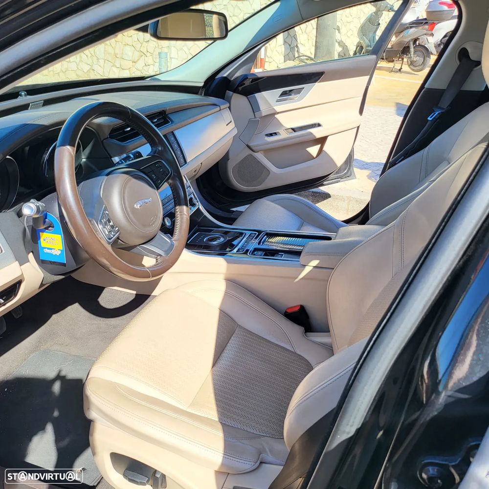 Jaguar XF 2.0 D Portfolio Aut. - 3