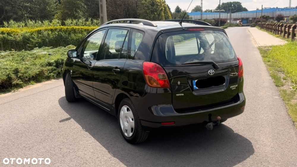 Toyota Corolla Verso - 3