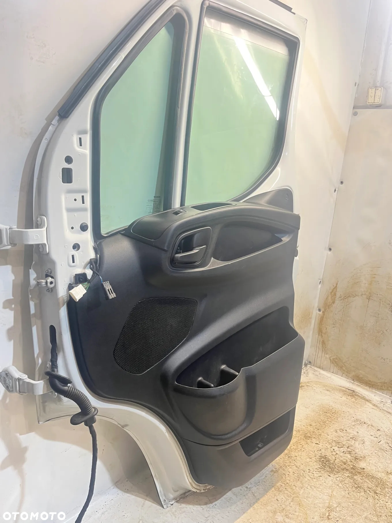 PRAWE DRZWI IVECO DAILY 2020r - 6