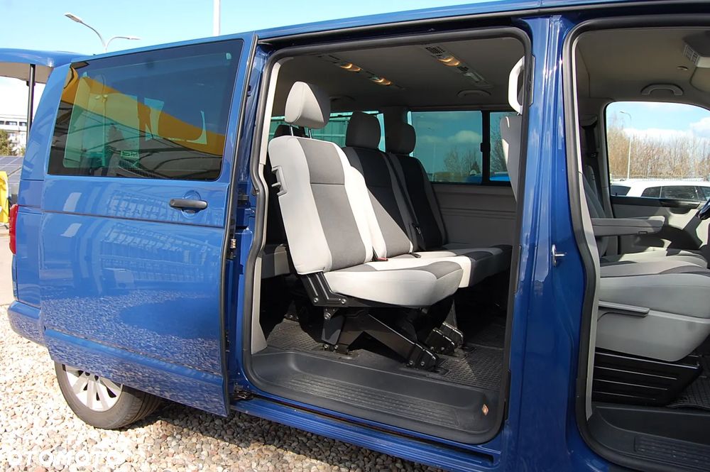 Volkswagen Caravelle - 8