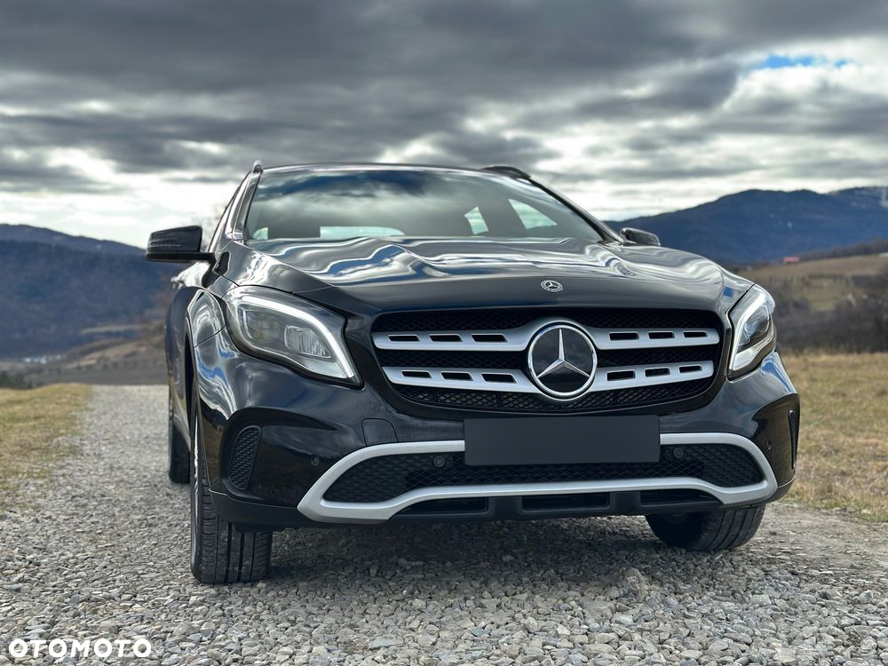 Mercedes-Benz GLA 220 d 4-Matic Style - 4